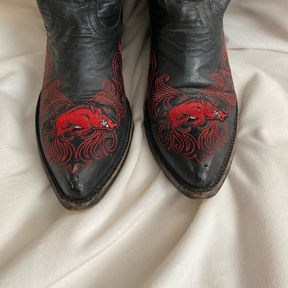 University of Arkansas Razorbacks Gameday Boots - Black Leather Cowboy Boots - Picture 3 of 9